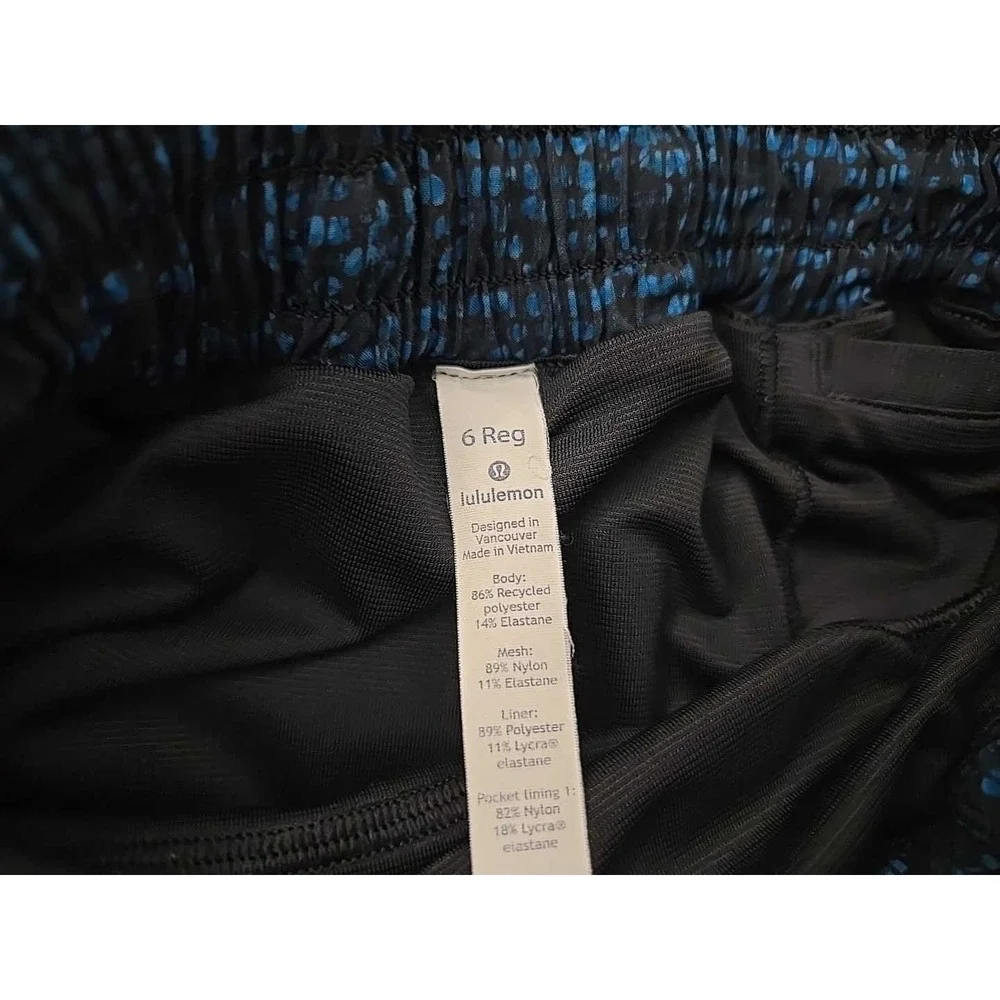 Lululemon Shorts Womens 6 Blue Black‎ Abstract Running Athleisure Gym